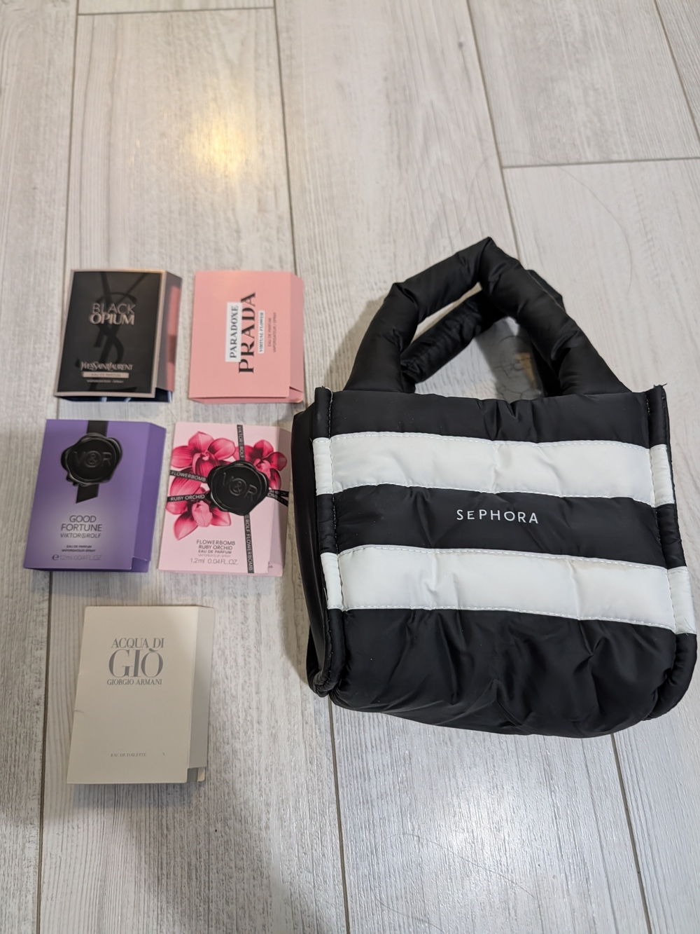 Sephora Mini Black & White Quilted Puffer Tote Bag With 5 Luxury Perfumes